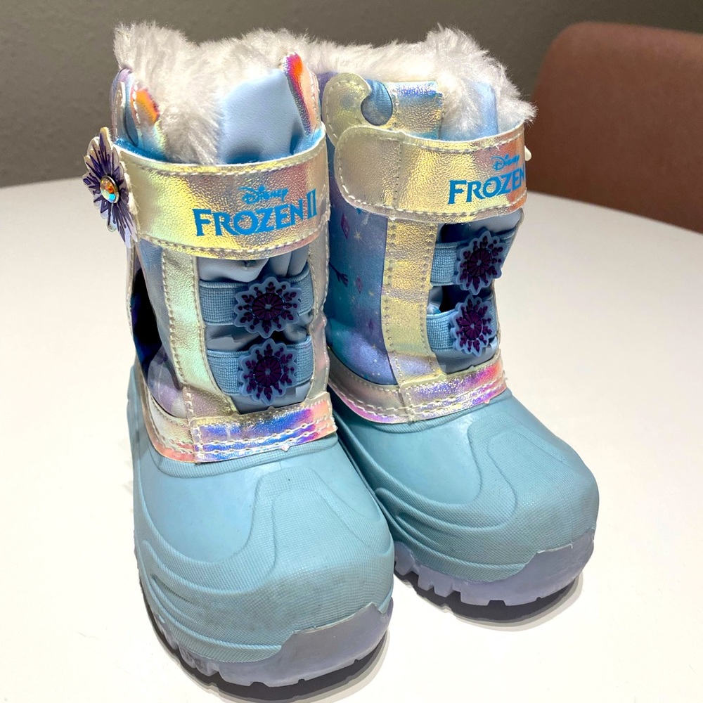 Toddler Frozen Light Up Snow Boots Size 8